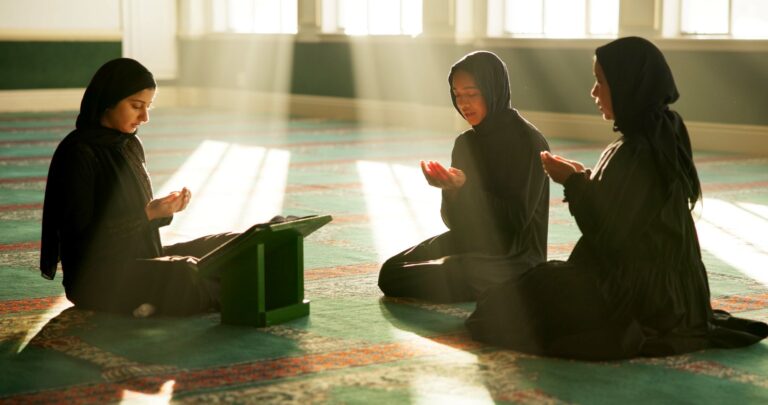 Quran, learning or Muslim women in mosque to worship for Palestine, learning or gratitude to Allah.